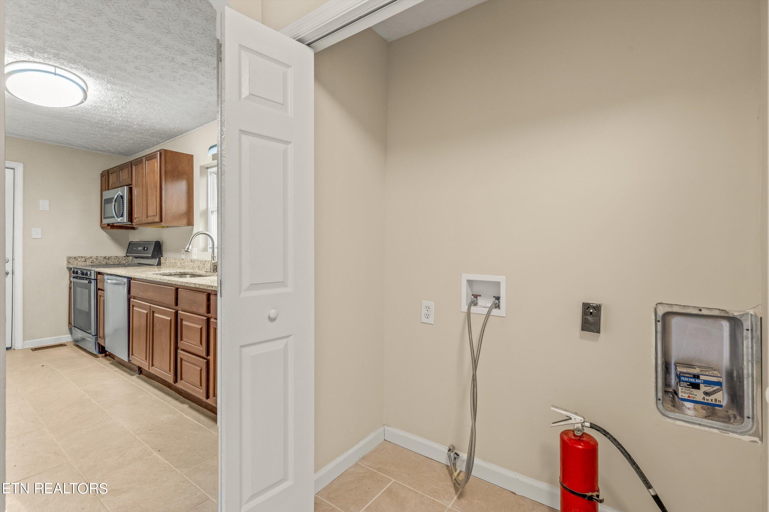 104 East Damascus Road Oak Ridge, TN 37830 - Photo 13 of 43 Laundry/Kitchen
