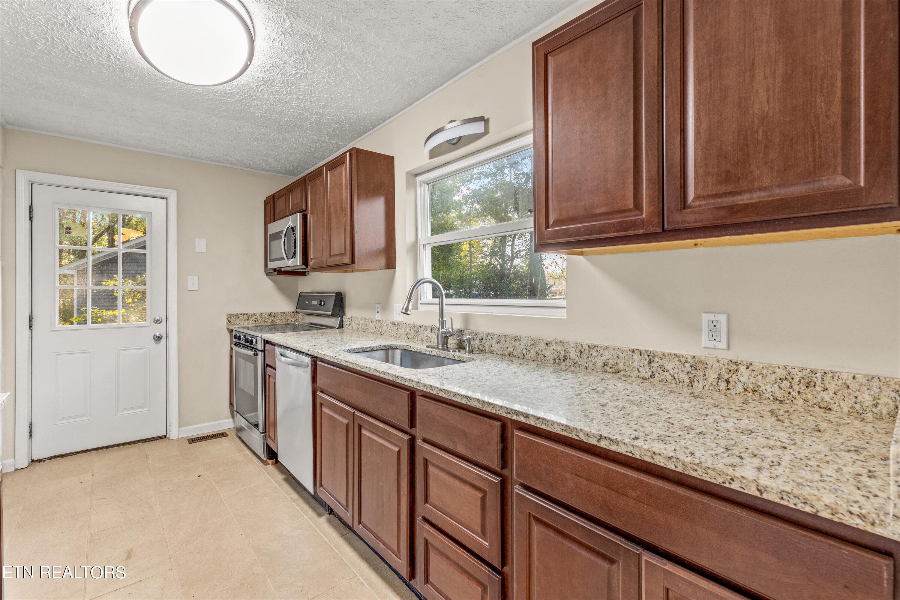 104 East Damascus Road Oak Ridge, TN 37830 - Photo 15 of 43 Kitchen