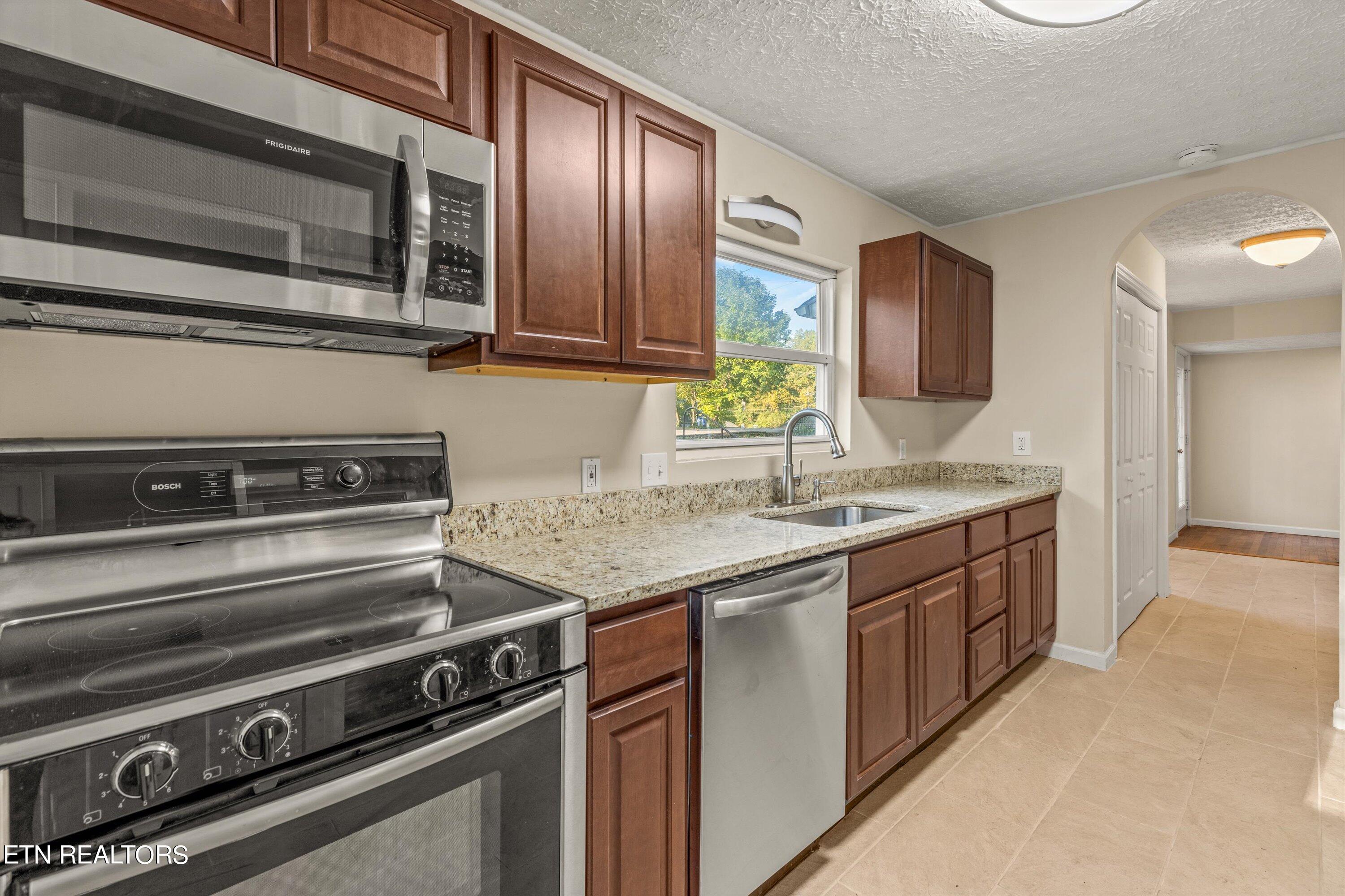104 East Damascus Road Oak Ridge, TN 37830 - Photo 17 of 43 Kitchen
