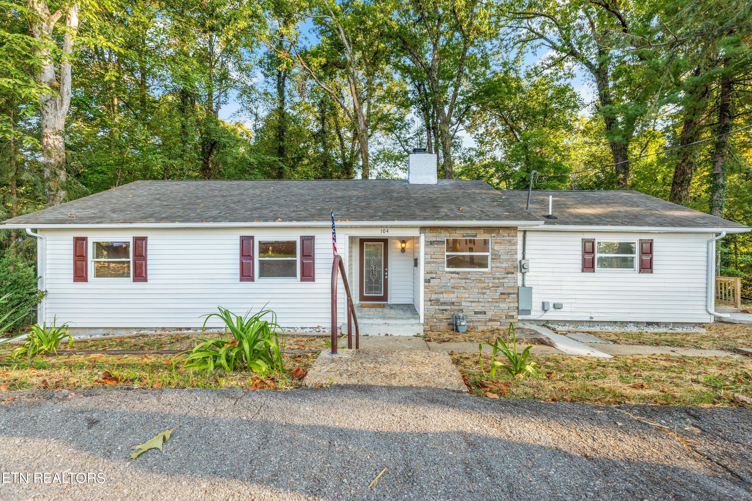 104 East Damascus Road Oak Ridge, TN 37830 - Photo 2 of 43 Front of home