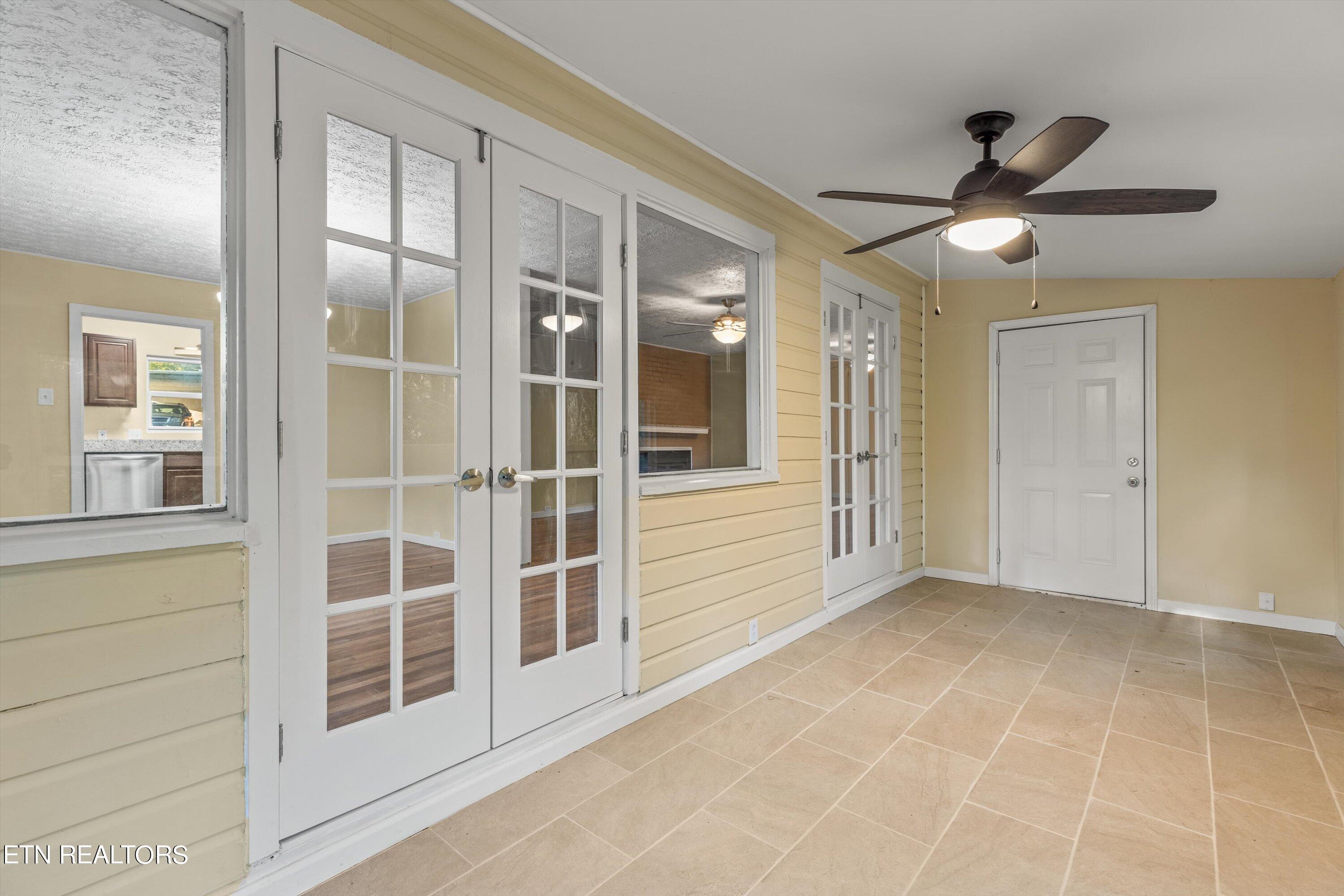 104 East Damascus Road Oak Ridge, TN 37830 - Photo 22 of 43 Sunroom
