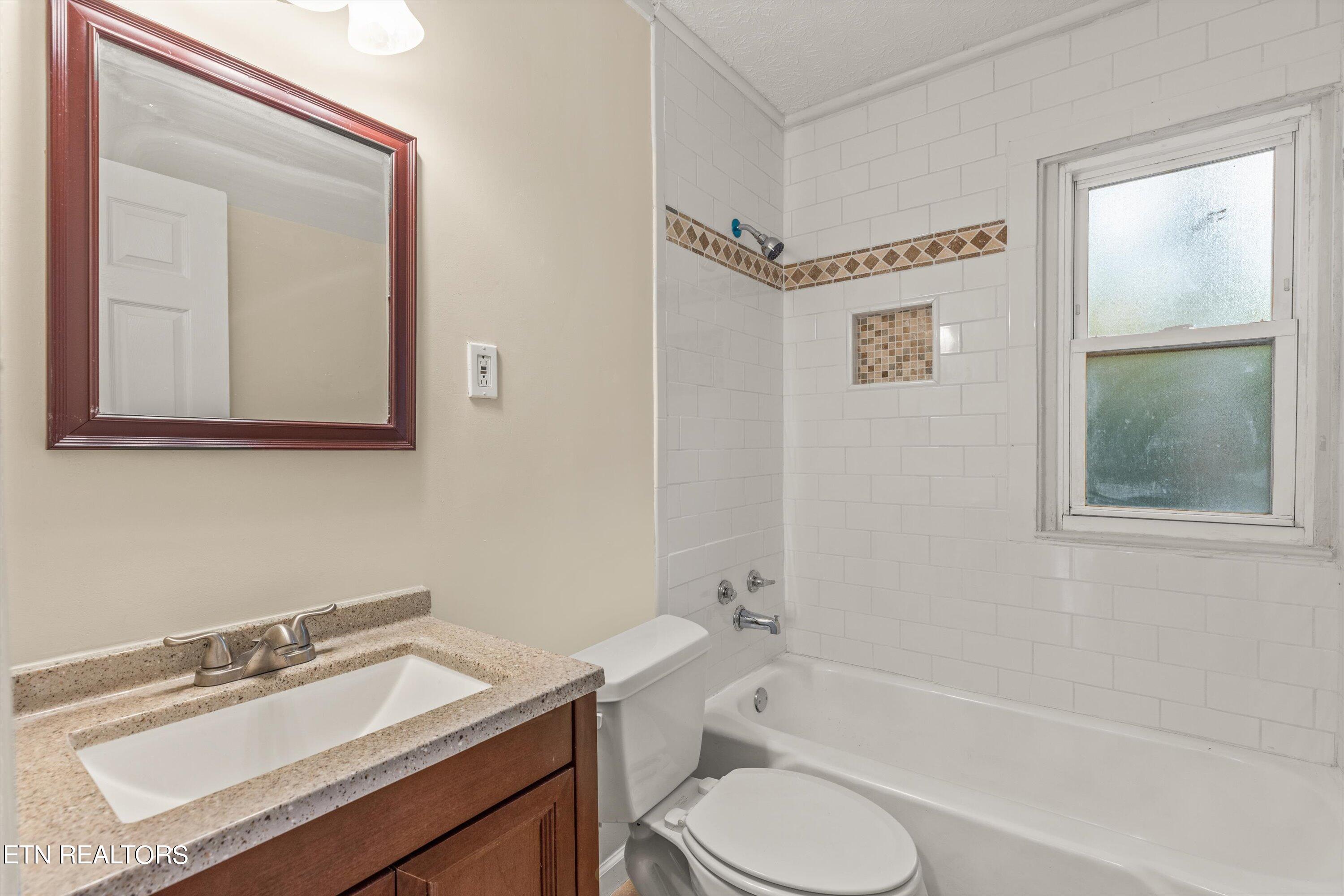 104 East Damascus Road Oak Ridge, TN 37830 - Photo 26 of 43 Bathroom