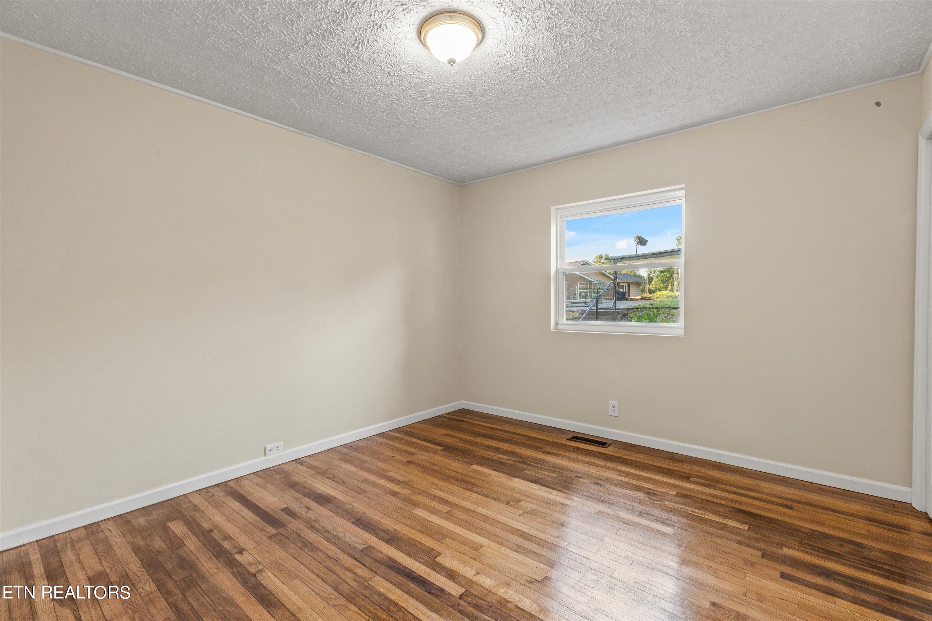 104 East Damascus Road Oak Ridge, TN 37830 - Photo 27 of 43 Bedroom