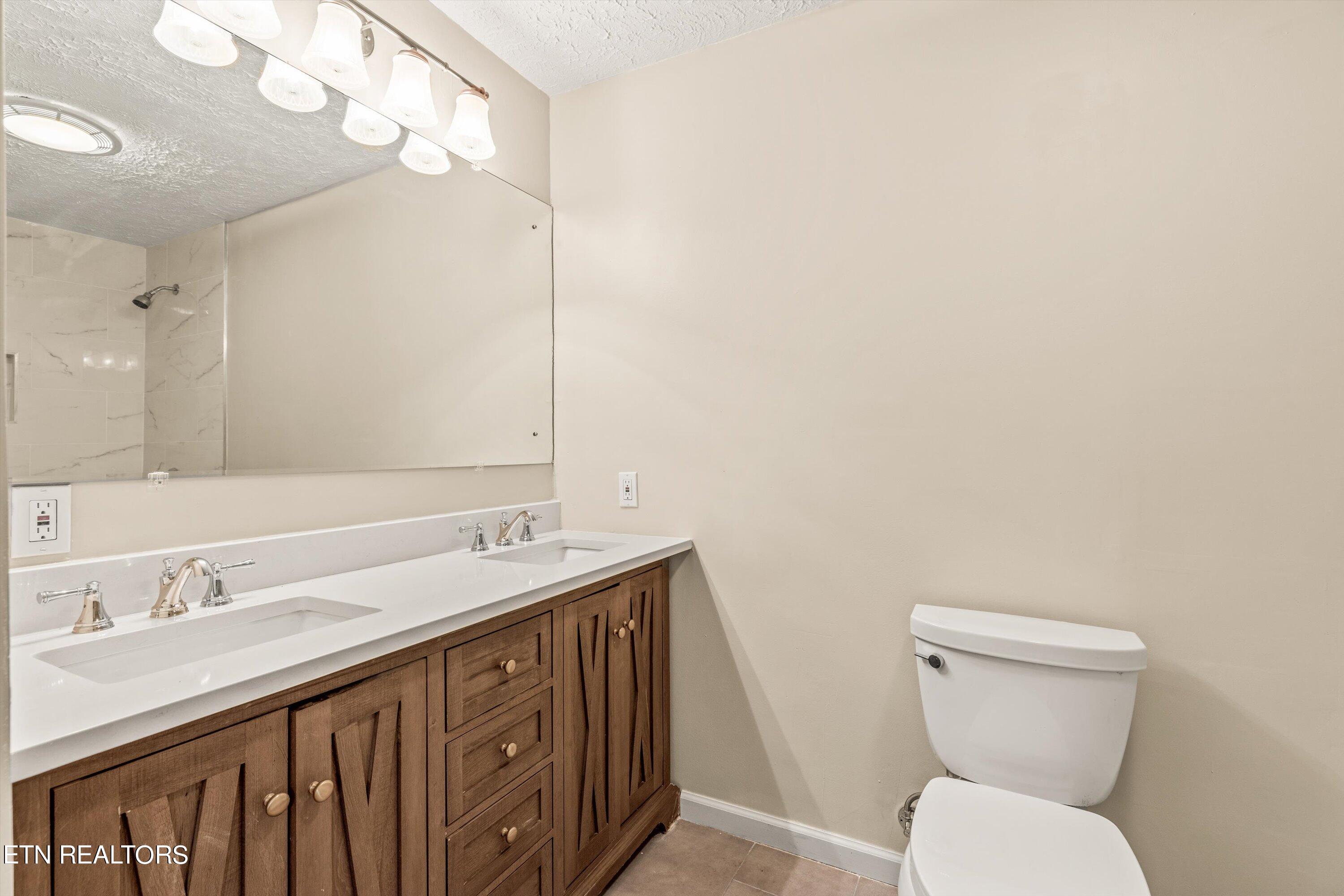 104 East Damascus Road Oak Ridge, TN 37830 - Photo 31 of 43 Bathroom