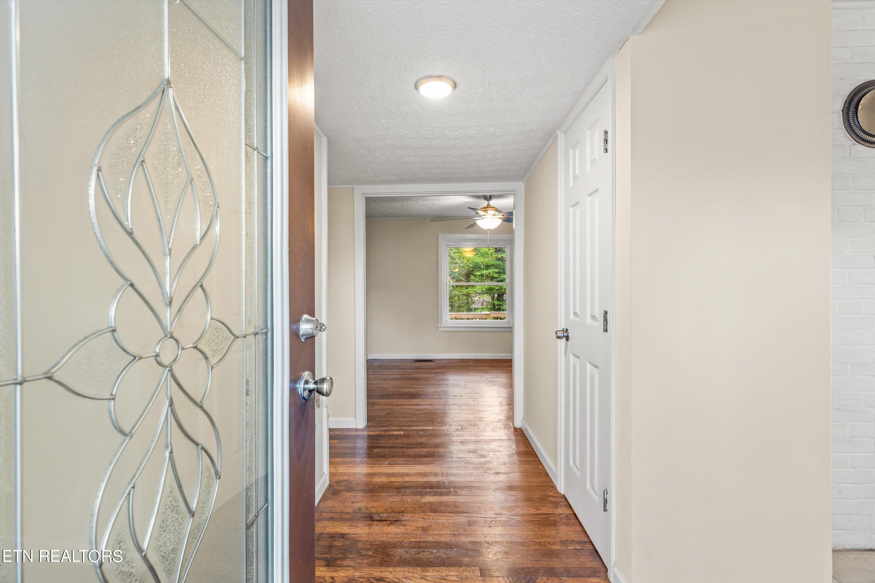 104 East Damascus Road Oak Ridge, TN 37830 - Photo 5 of 43 Foyer