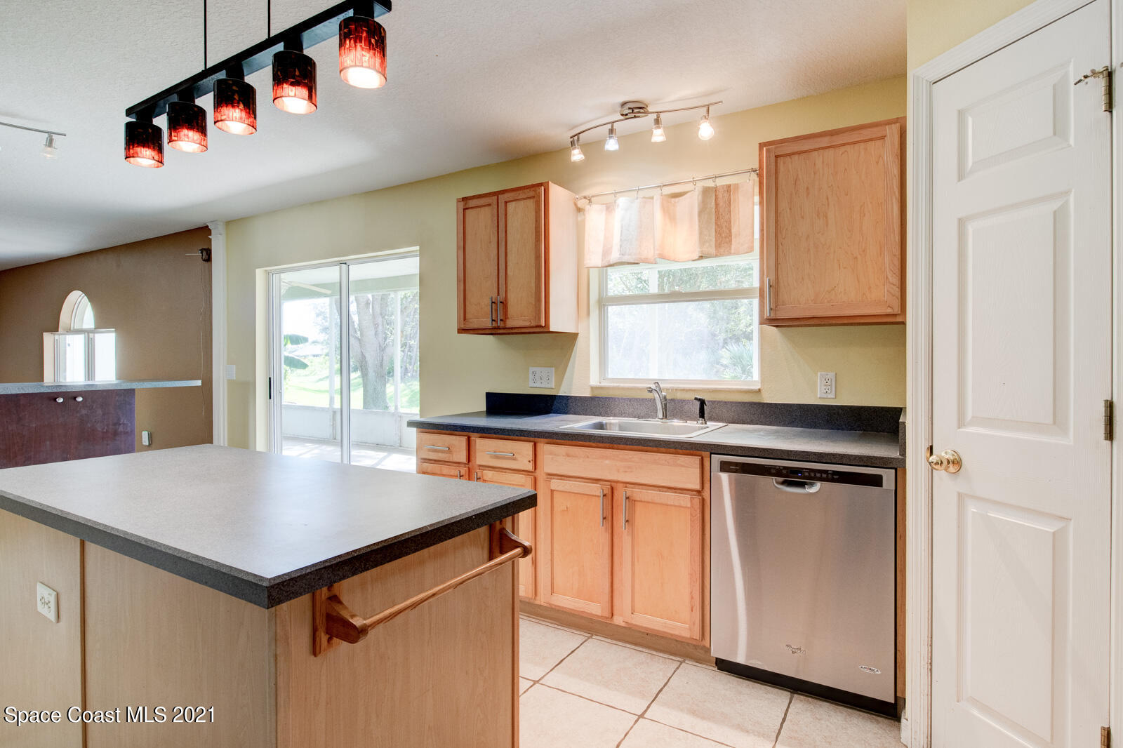 2191 Spring Creek Circle Palm Bay, FL 32905 - Photo 7 of 37 Photo-008