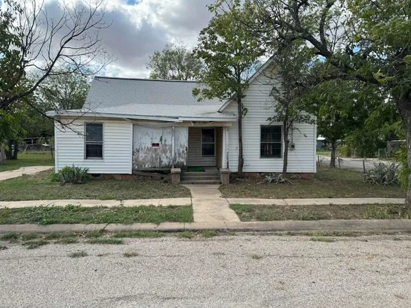 $37,829 | 1000 South Frio Street, Coleman, TX 76834