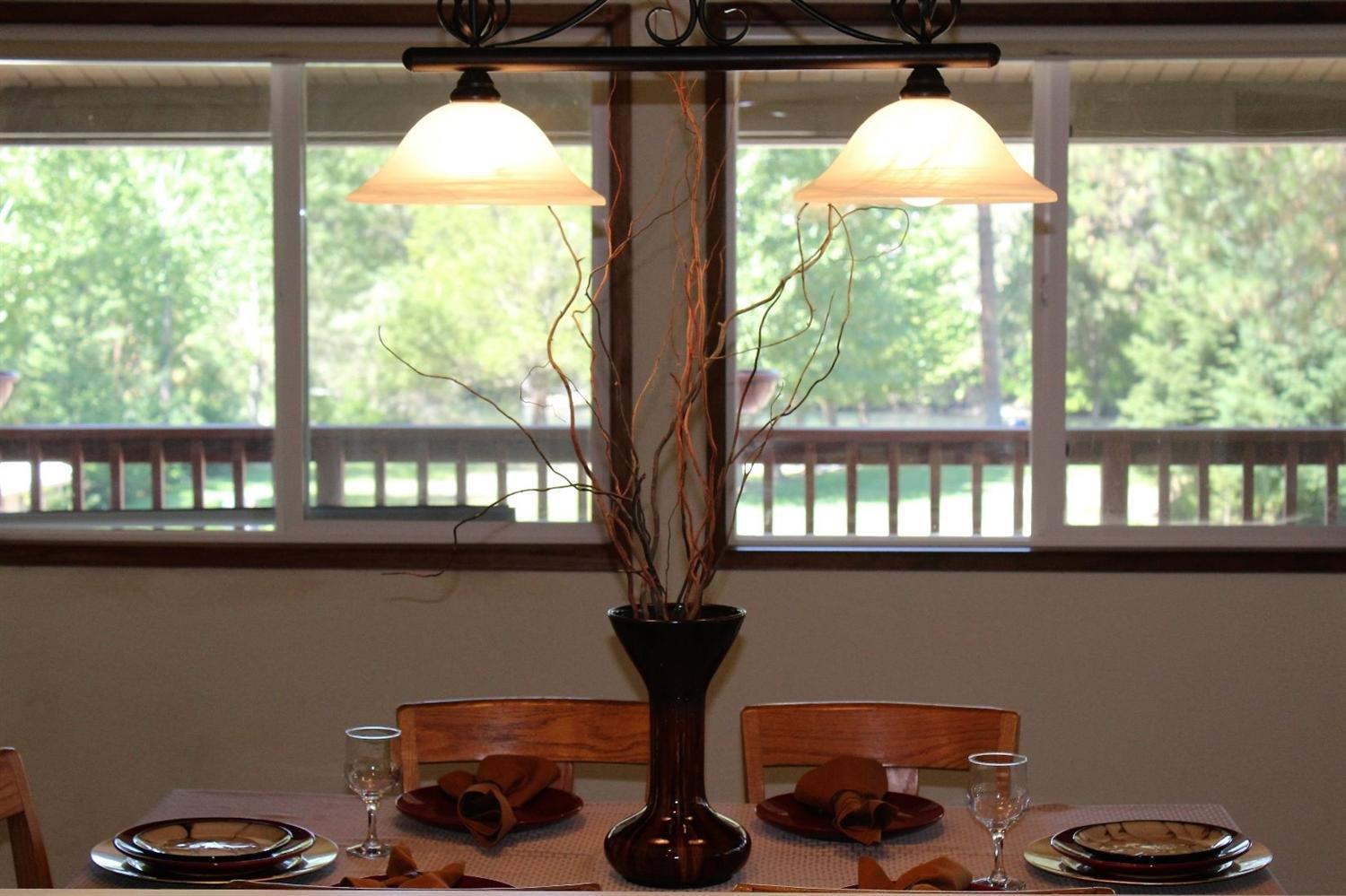 1065 Old Ferry Road Shady Cove, OR 97539 - Photo 11 of 35 dining