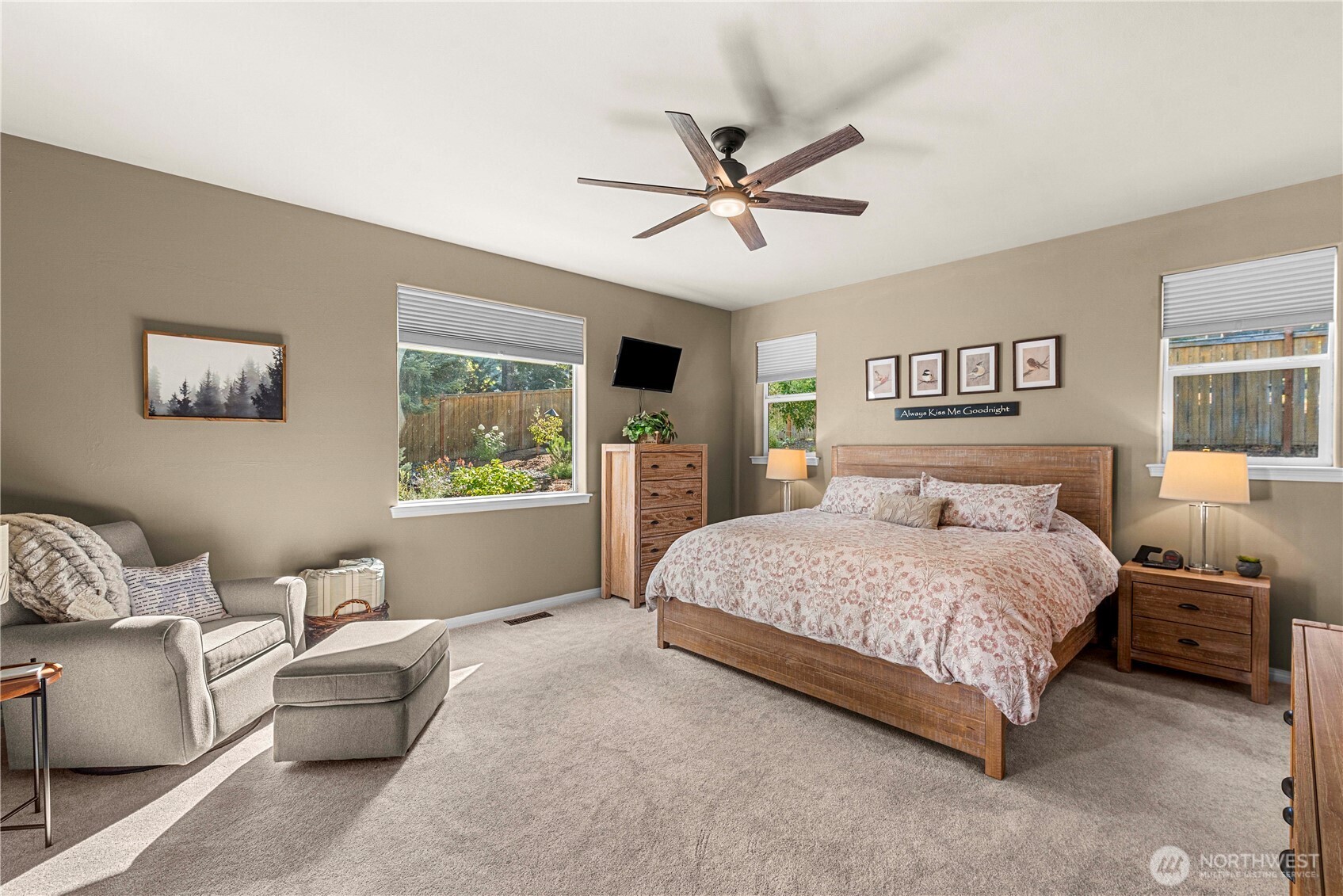 6533 Forest Ridge Drive Wenatchee, WA 98801 - Photo 18 of 37 a bedroom with a large bed and a couch