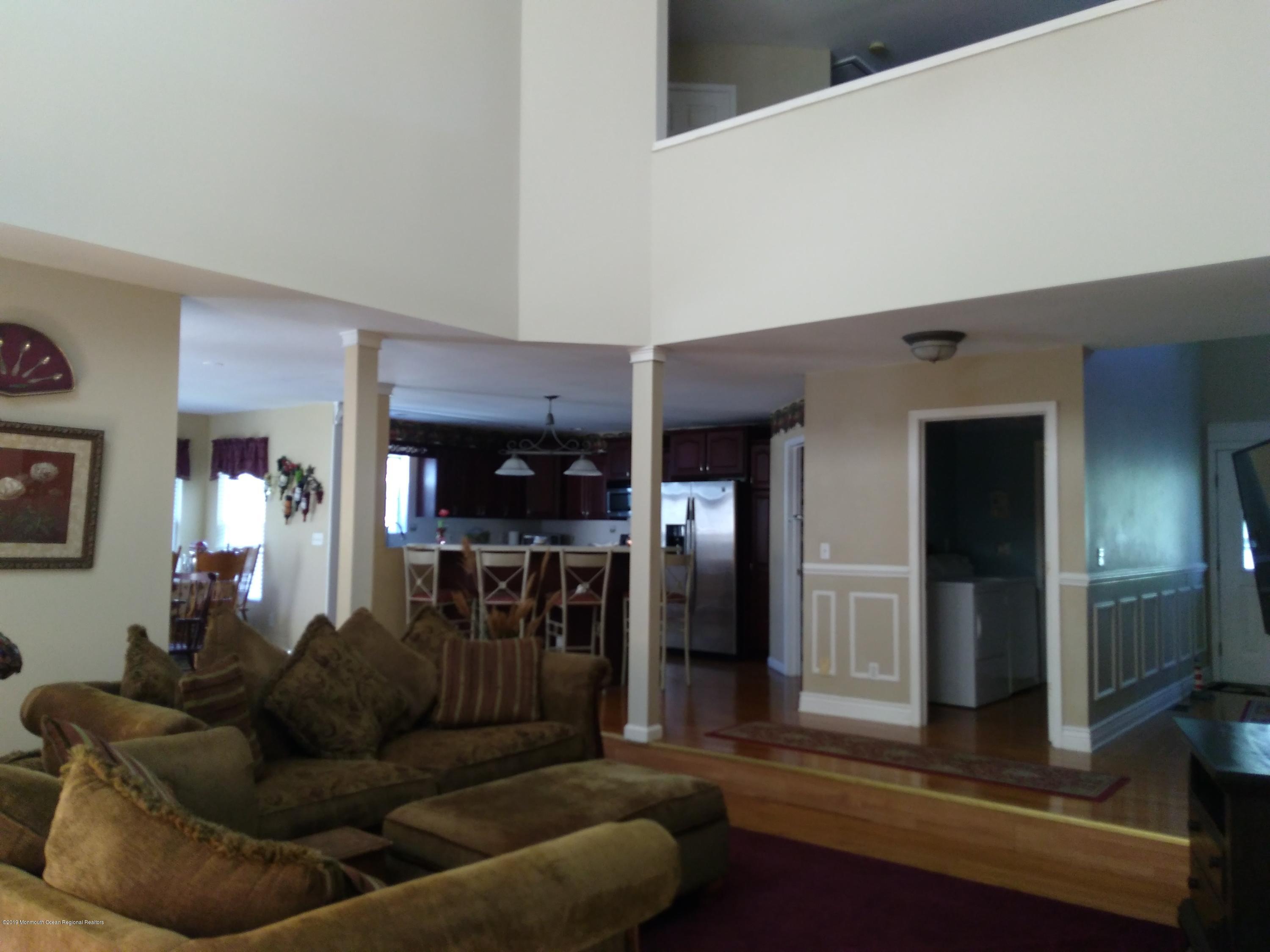 47 Oxycocus Road Manahawkin, NJ 08050 - Photo 8 of 28 Living Room
