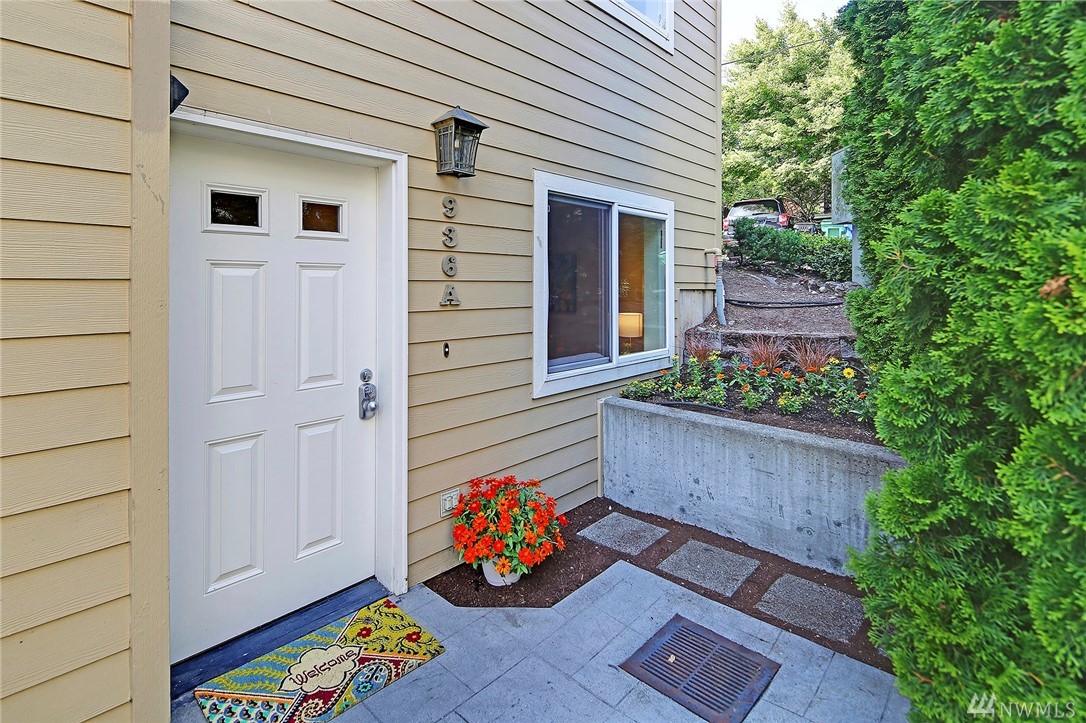 936 North 35th Street, Unit A Seattle, WA 98103 - Photo 2 of 21 Gallery Image 2