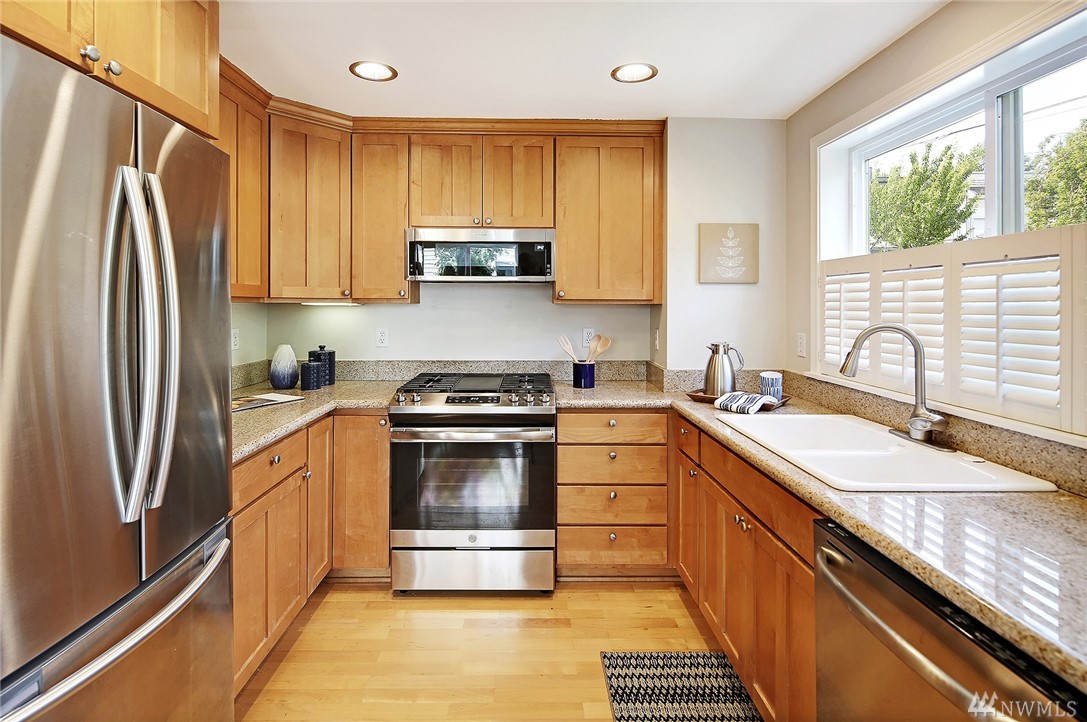 936 North 35th Street, Unit A Seattle, WA 98103 - Photo 11 of 21 Gallery Image 11