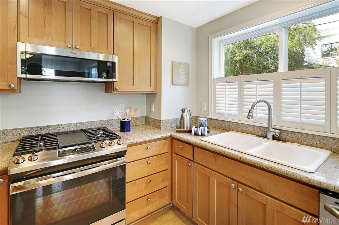 936 North 35th Street, Unit A Seattle, WA 98103 - Photo 12 of 21 Gallery Image 12