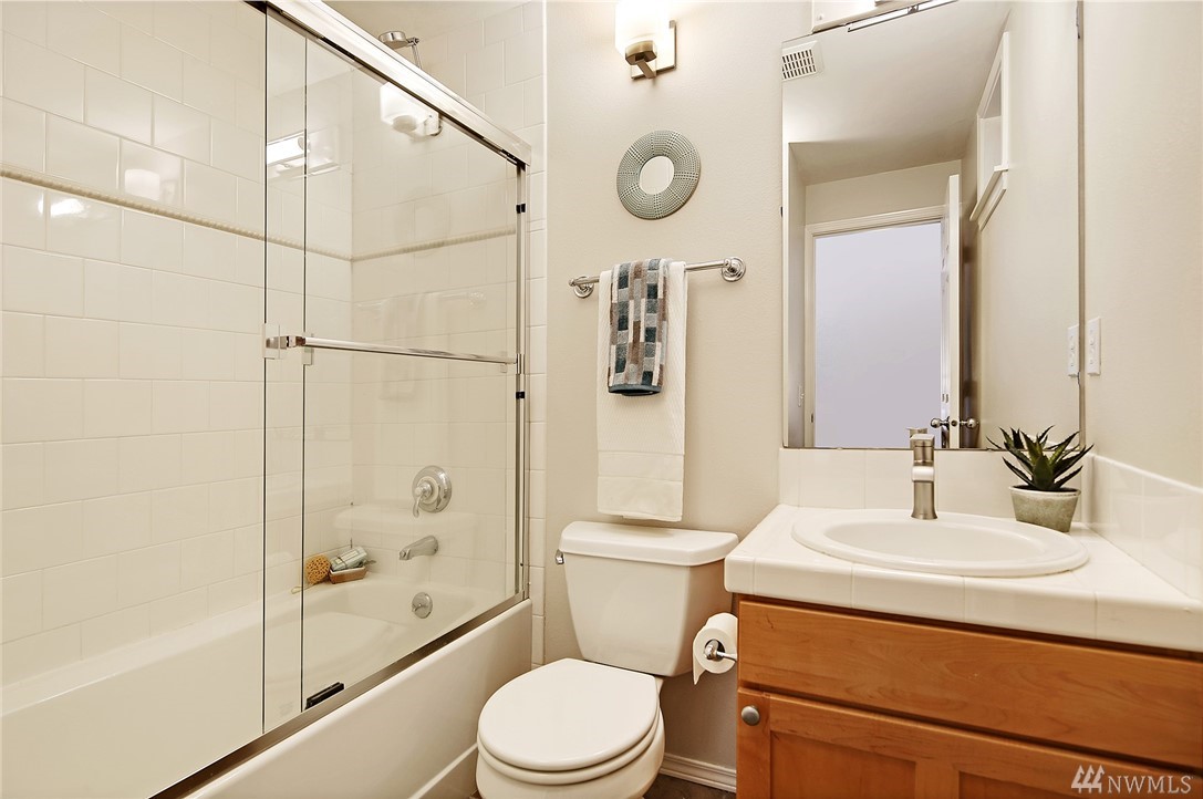936 North 35th Street, Unit A Seattle, WA 98103 - Photo 4 of 21 Gallery Image 4