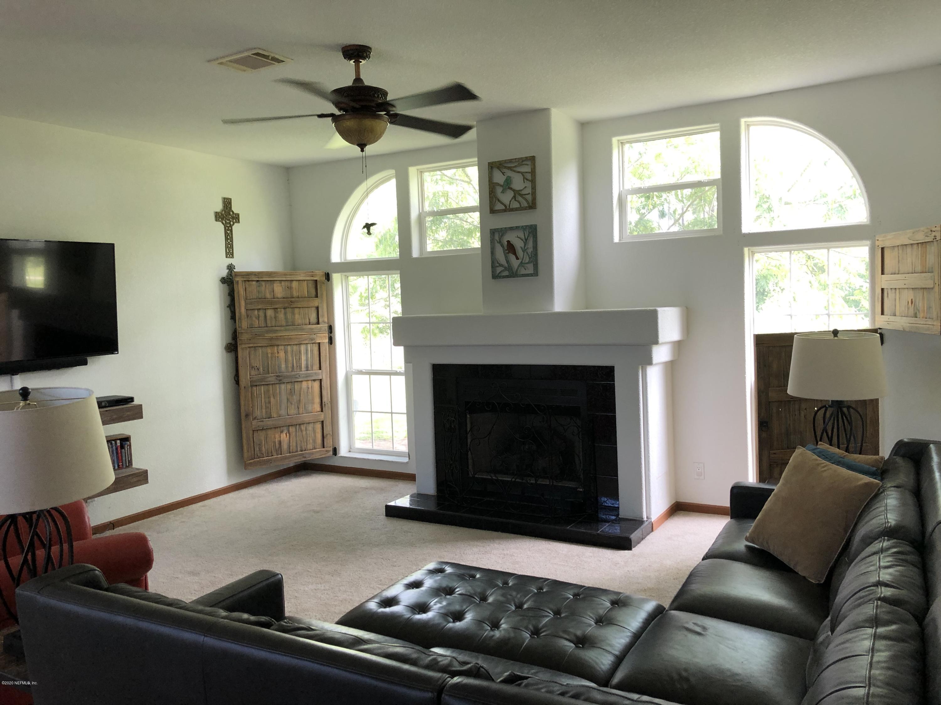 2370 Tyrone Road Middleburg, FL 32068 - Photo 9 of 32 Family Room