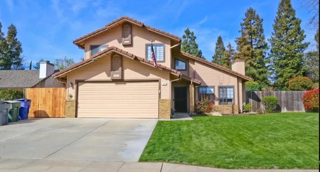 $469,000 | 344 McKelvy Avenue, Clovis, CA 93611