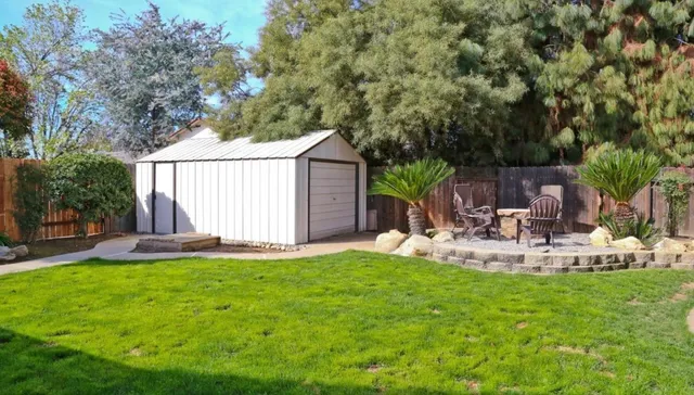 $469,000 | 344 McKelvy Avenue, Clovis, CA 93611