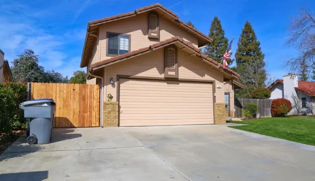 $469,000 | 344 McKelvy Avenue, Clovis, CA 93611