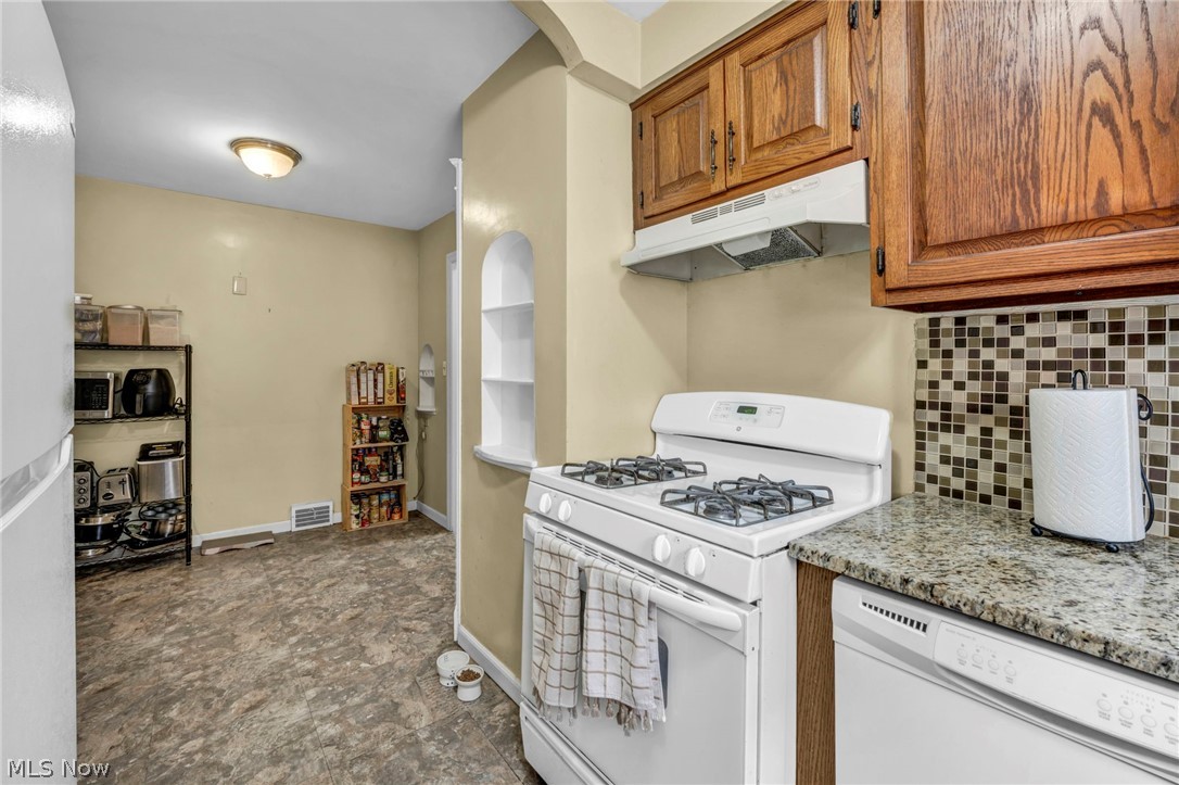 13570 Cedar Road Cleveland, OH 44118 - Photo 14 of 50