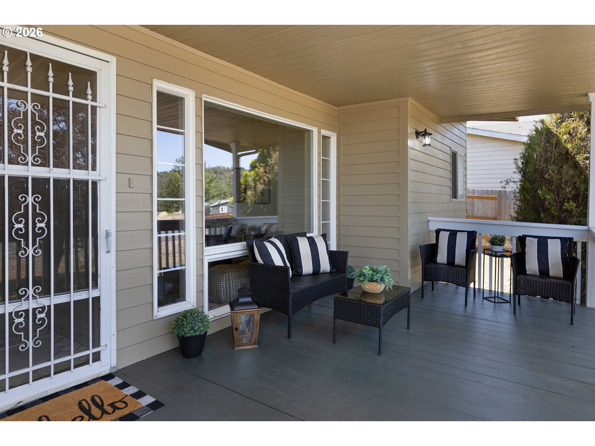 1402 Lookingglass Road Roseburg, OR 97471 - Photo 3 of 37