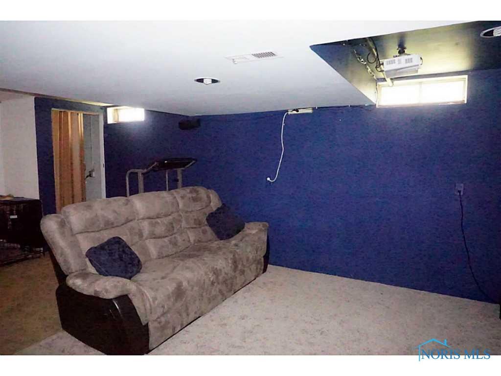 5539 Brook Point Road Toledo, OH 43611 - Photo 15 of 20 Rec Room.