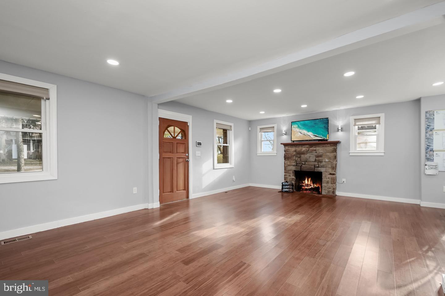 1902 Alto Vista Avenue Gwynn Oak, MD 21207 - Photo 13 of 24 Living Room