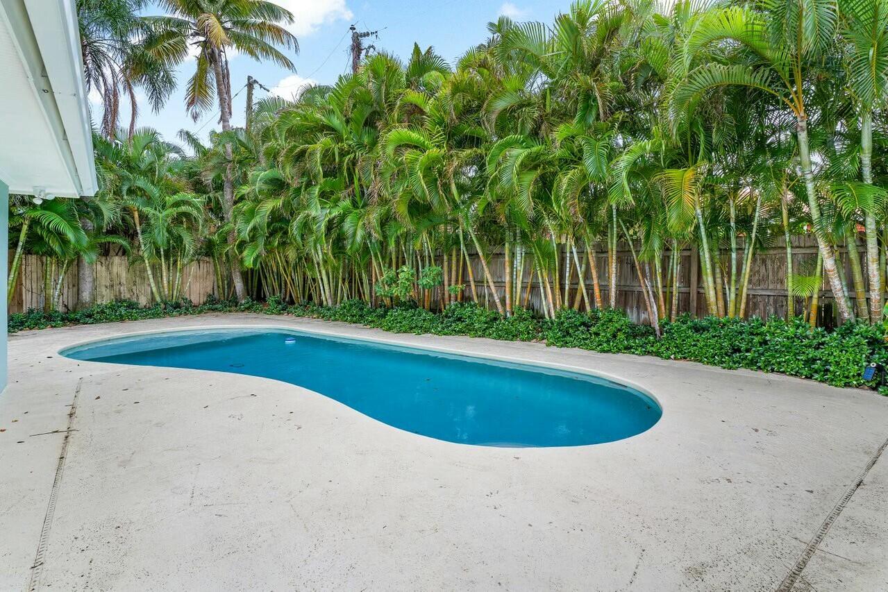 121 Northeast Spanish Court Boca Raton, FL 33432 - Photo 25 of 36 a view of outdoor space yard and swimming pool