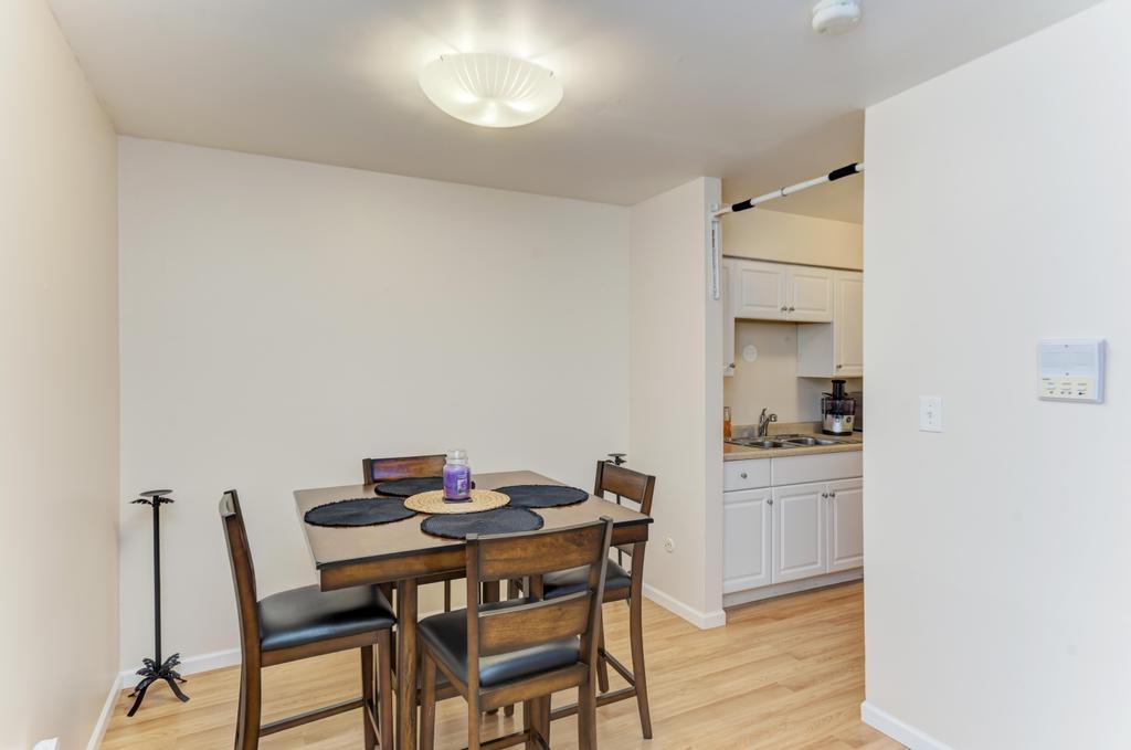 6165 Knoll Wood Road, Unit 302 Willowbrook, IL 60527 - Photo 3 of 22