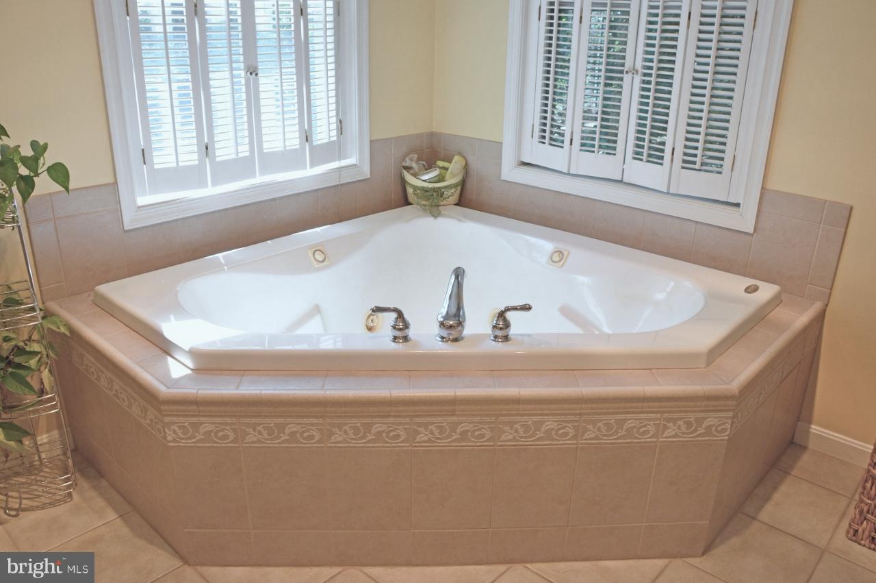 1454 B Warehime Road Westminster, MD 21158 - Photo 10 of 24 Master Bath Jacuzzi Tub)