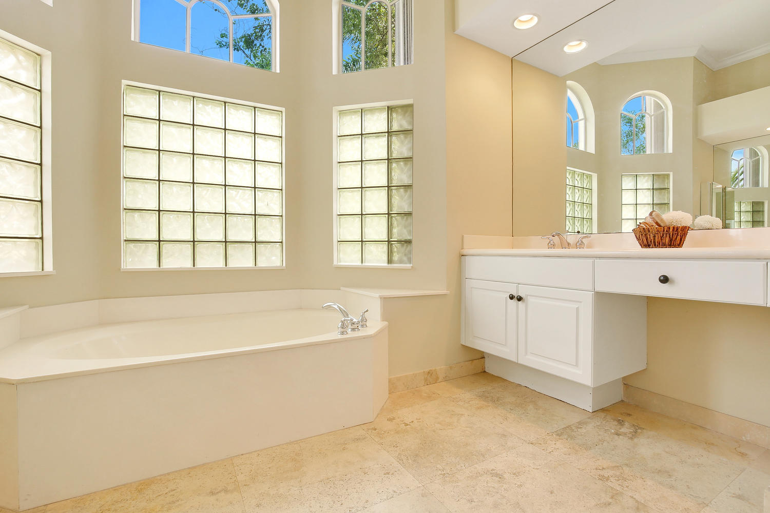 9719 Parkview Avenue Boca Raton, FL 33428 - Photo 16 of 39 Master Bathroom