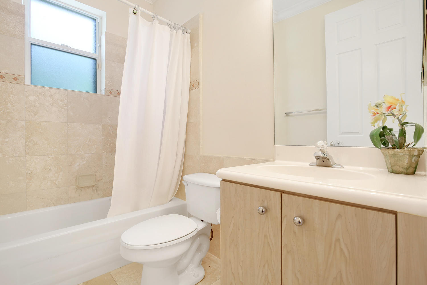 9719 Parkview Avenue Boca Raton, FL 33428 - Photo 23 of 39 Bathroom 2