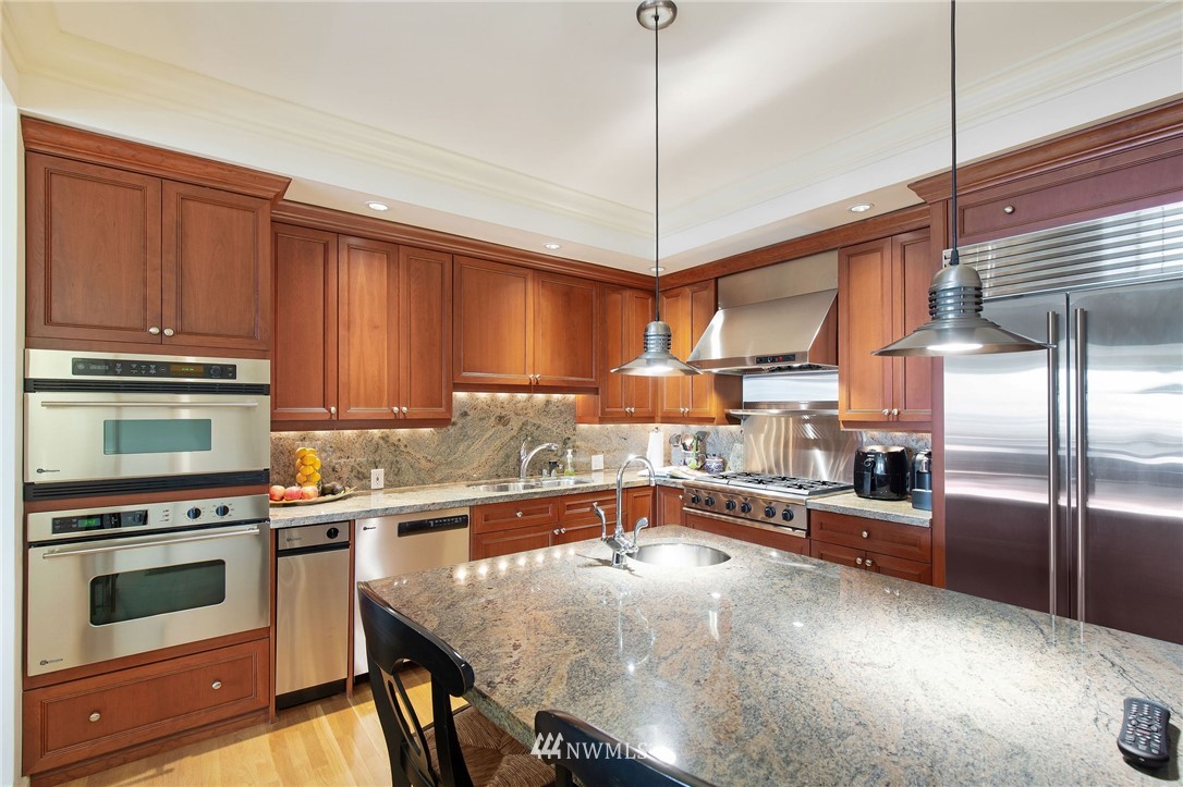 660 West Olympic Place, Unit 2 Seattle, WA 98119 - Photo 11 of 25