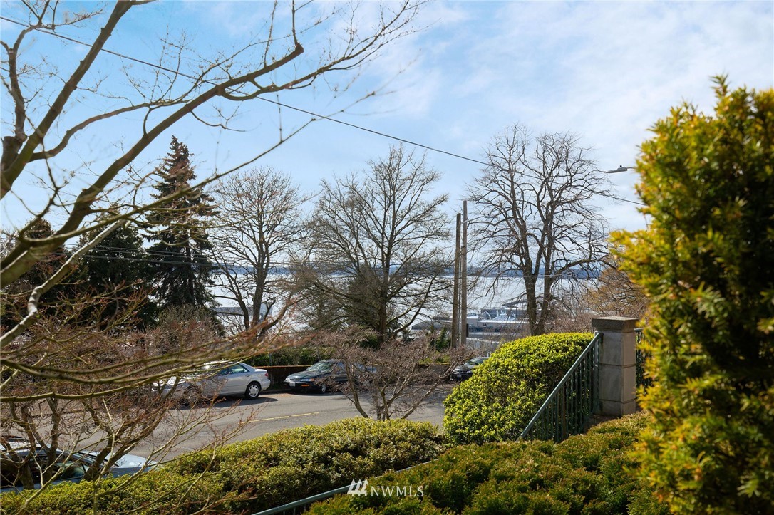 660 West Olympic Place, Unit 2 Seattle, WA 98119 - Photo 22 of 25