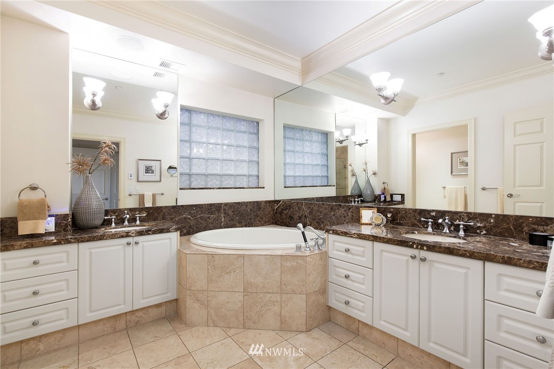 660 West Olympic Place, Unit 2 Seattle, WA 98119 - Photo 9 of 25