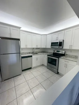 $2,400 | 9235 Southwest 8th Street, Unit 512, Boca Raton, FL 33428