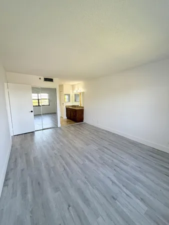 $2,400 | 9235 Southwest 8th Street, Unit 512, Boca Raton, FL 33428