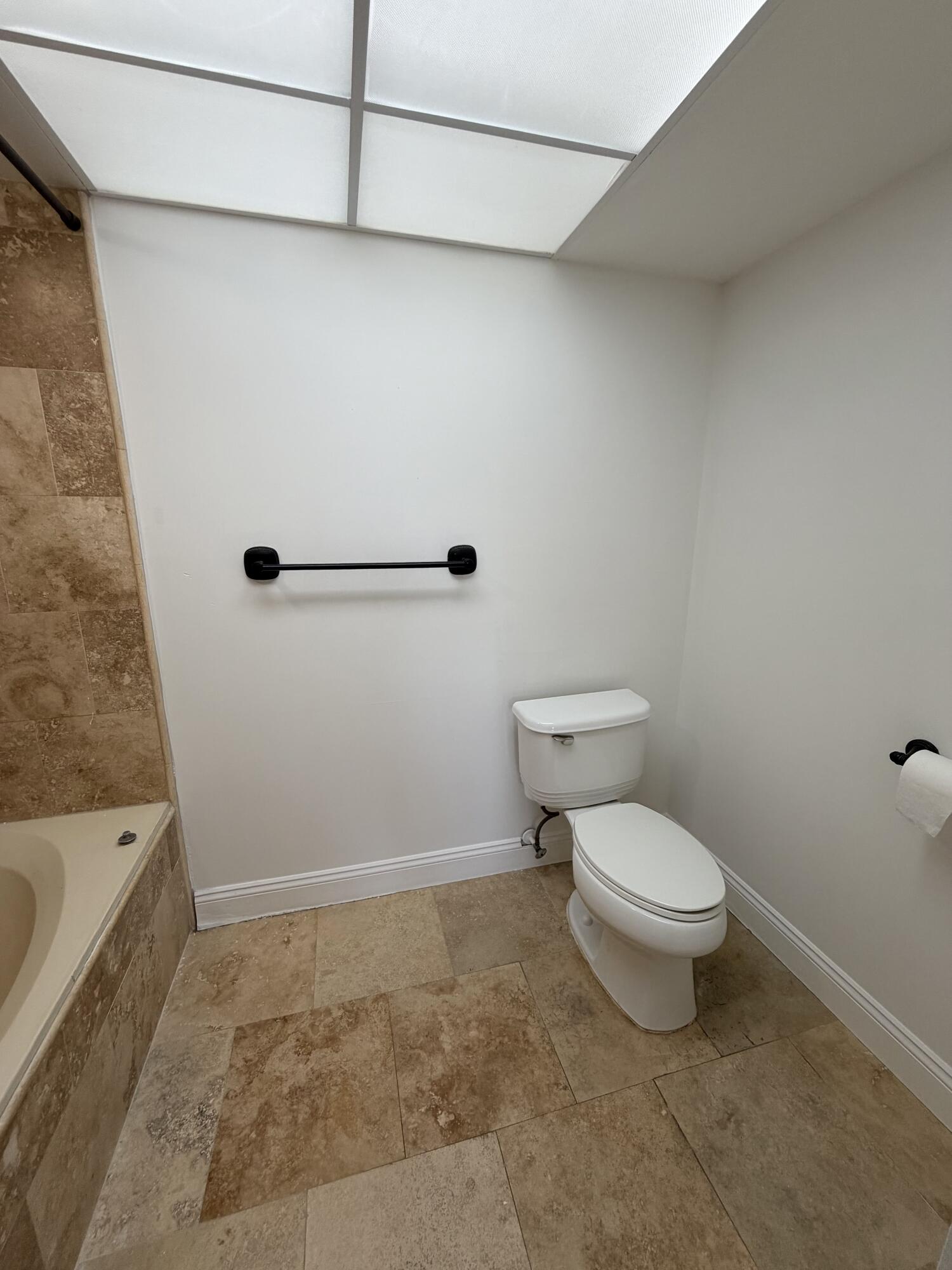 9235 Southwest 8th Street, Unit 512 Boca Raton, FL 33428 - Photo 16 of 25 Bathroom