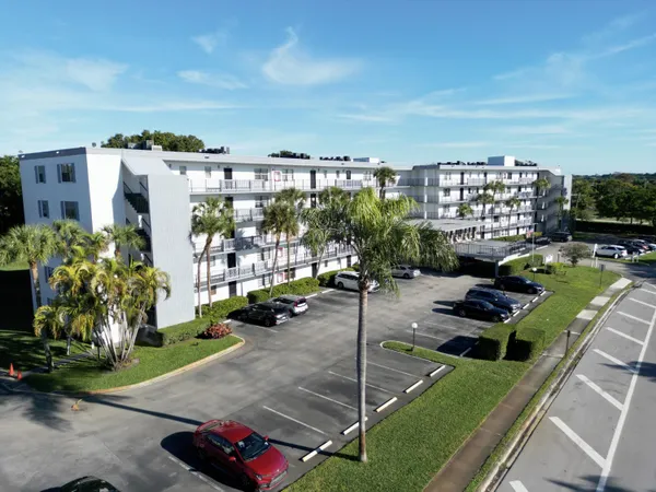 $2,400 | 9235 Southwest 8th Street, Unit 512, Boca Raton, FL 33428