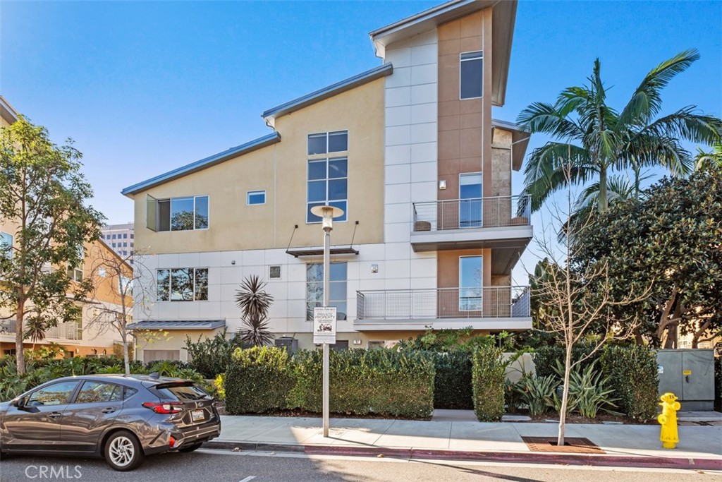 87 Lennox Irvine, CA 92612 - Photo 30 of 59 a front view of a house with garden