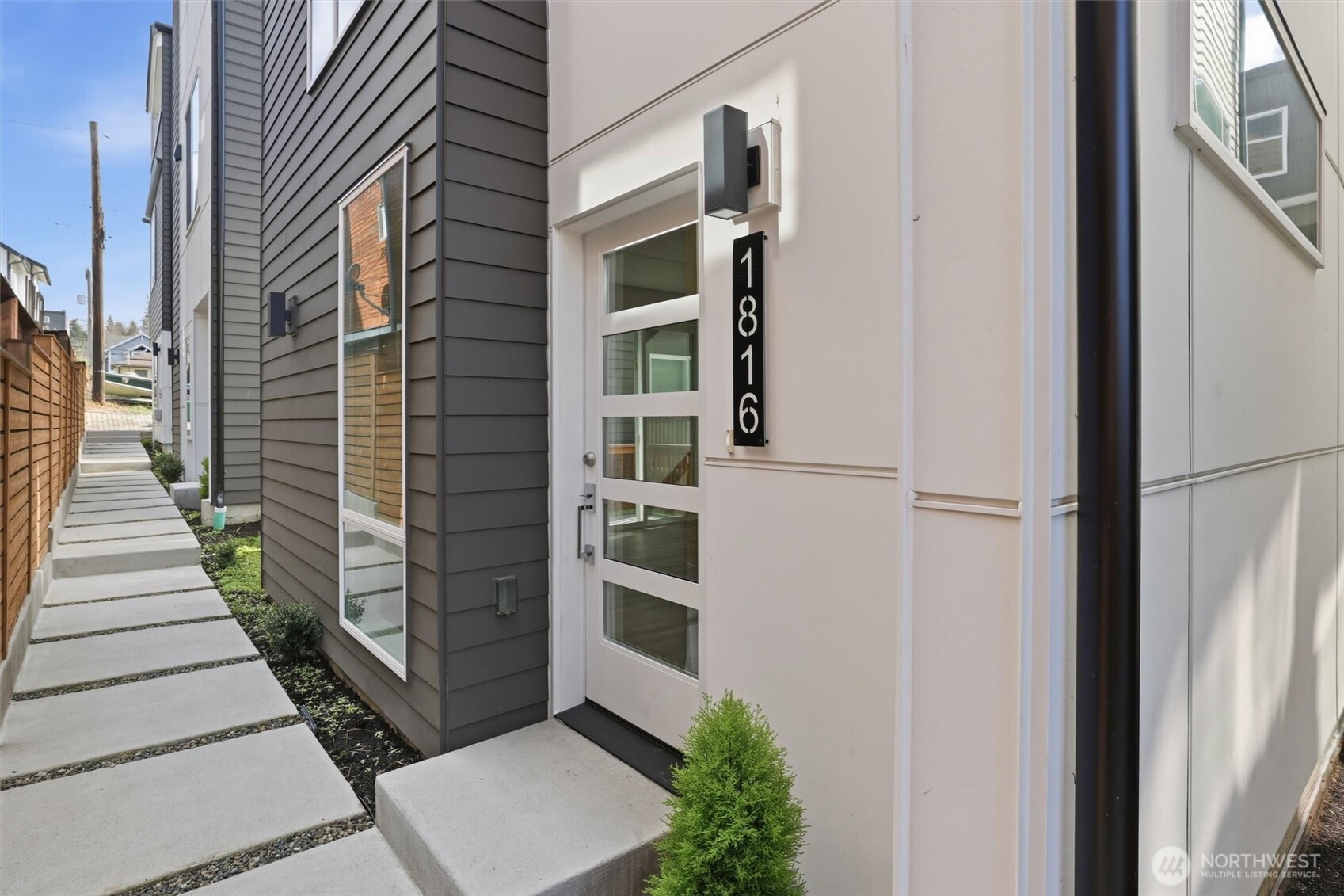 1816 24th Avenue South Seattle, WA 98144 - Photo 3 of 27