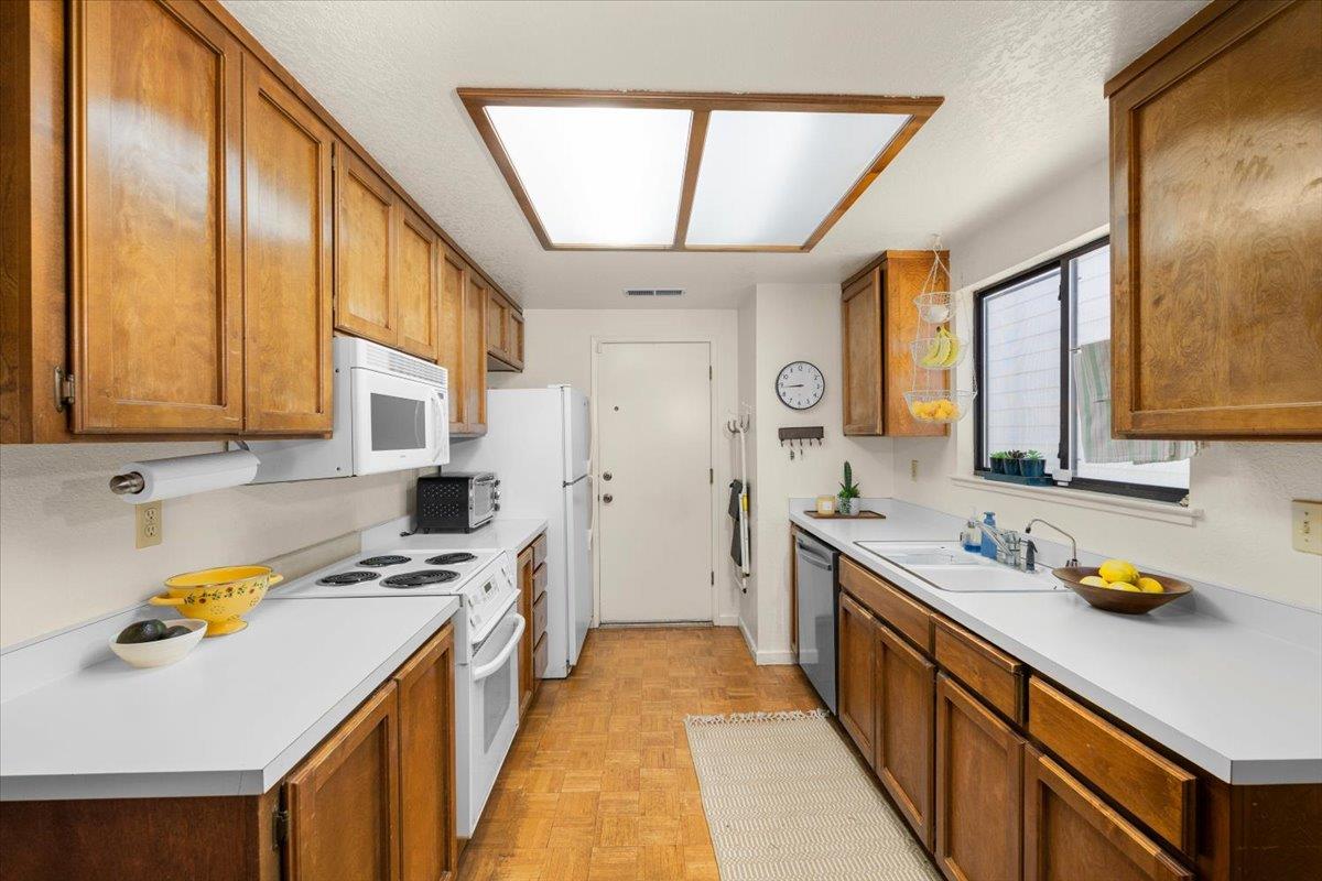 3545 Blackstone Way Modesto, CA 95356 - Photo 12 of 27