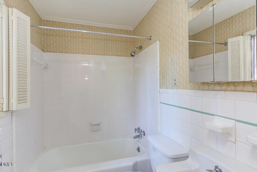 806 Kings Mill Road Chapel Hill, NC 27517 - Photo 24 of 45 a bathroom with a shower and a bath tub