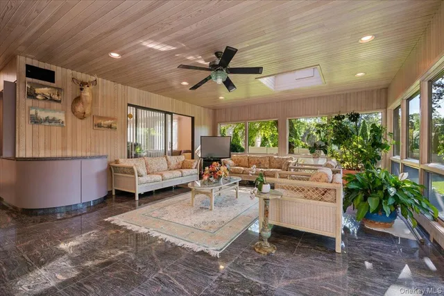 $2,950,000 | 292 Breezyway, Lawrence, NY 11559