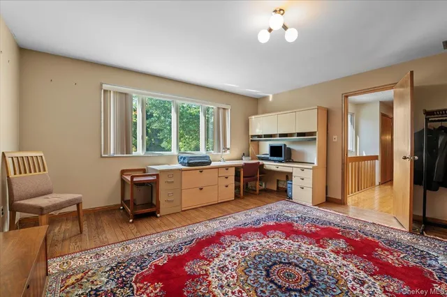 $2,950,000 | 292 Breezyway, Lawrence, NY 11559