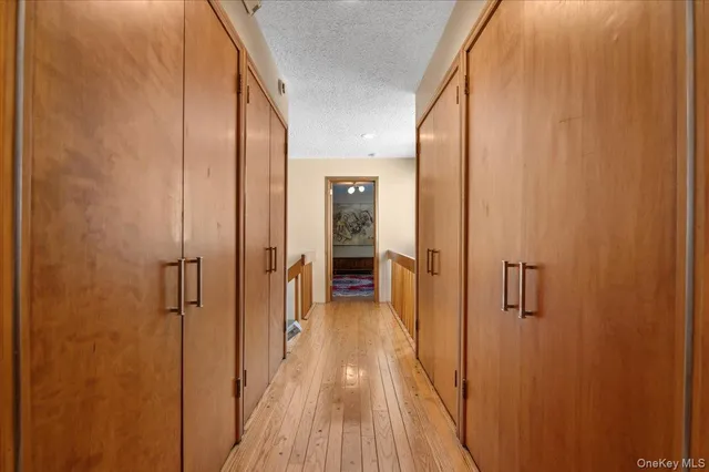 $2,950,000 | 292 Breezyway, Lawrence, NY 11559