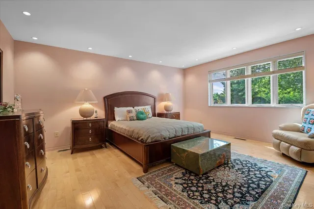 $2,950,000 | 292 Breezyway, Lawrence, NY 11559