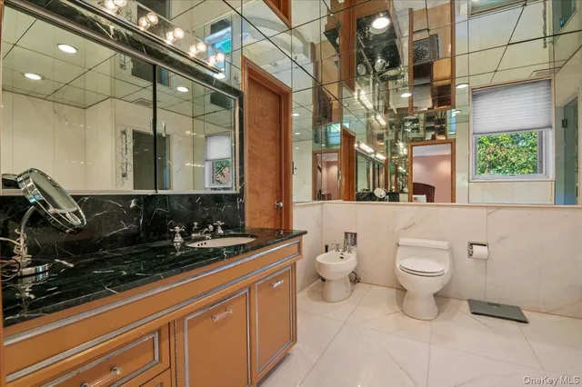 $2,950,000 | 292 Breezyway, Lawrence, NY 11559