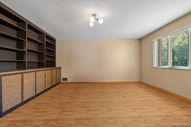 $2,950,000 | 292 Breezyway, Lawrence, NY 11559