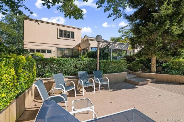 $2,950,000 | 292 Breezyway, Lawrence, NY 11559