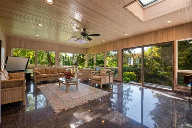 $2,950,000 | 292 Breezyway, Lawrence, NY 11559